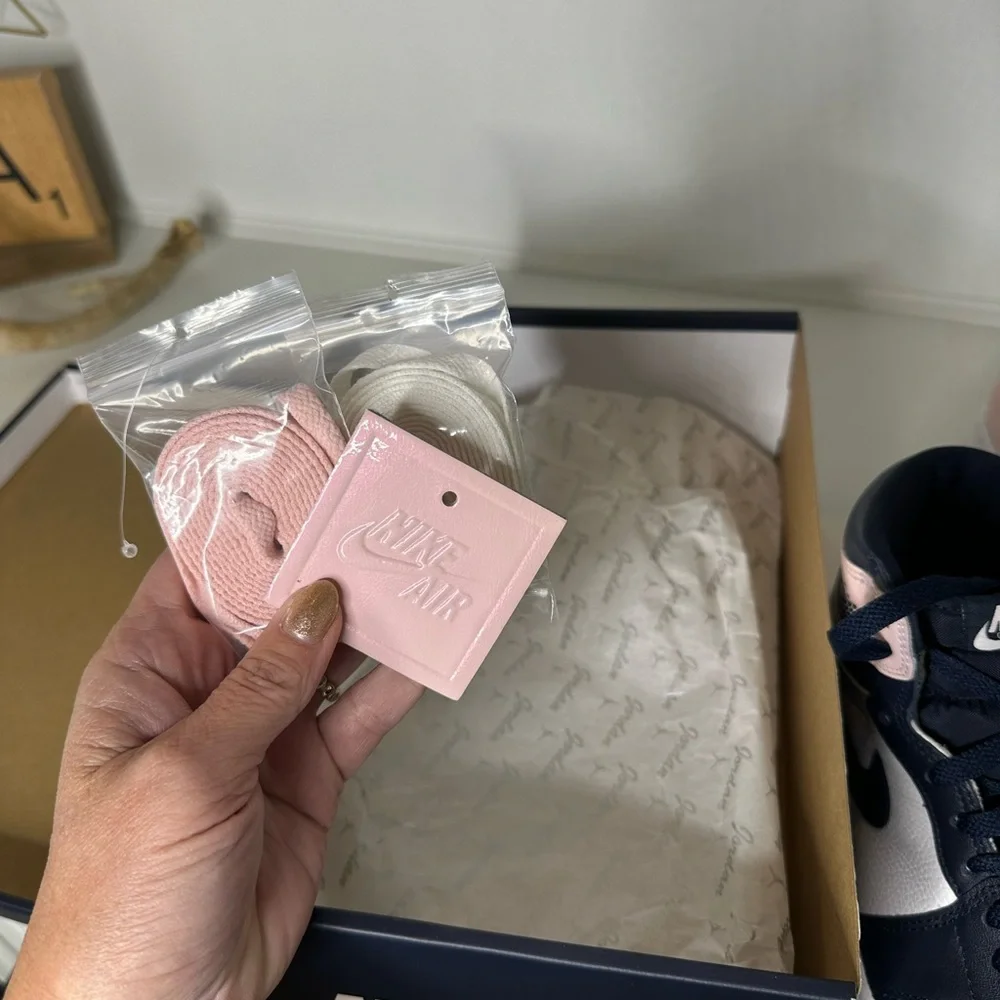 Nike Air Jordan 1 Retro High OG "Atmosphere" (Bubblegum) - Women's 9 - Picture 9 of 10